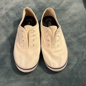 Laceless Sperry Topsider Tennis shoes